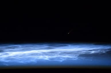 Космонавт Иван Вагнер показал, как выглядят мезосферные облака с борта МКС