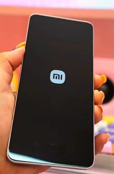 108 Мп, 120 Гц, 67 Вт и экран больше, чем у Xiaomi 12. Xiaomi 12 Lite в двух цветах позирует на новых изображениях