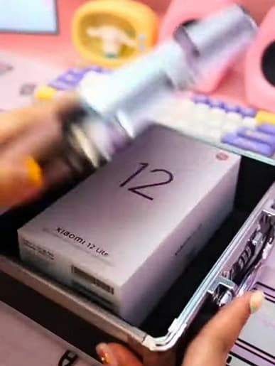 108 Мп, 120 Гц, 67 Вт и экран больше, чем у Xiaomi 12. Xiaomi 12 Lite в двух цветах позирует на новых изображениях