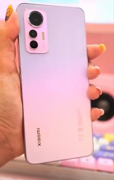 108 Мп, 120 Гц, 67 Вт и экран больше, чем у Xiaomi 12. Xiaomi 12 Lite в двух цветах позирует на новых изображениях