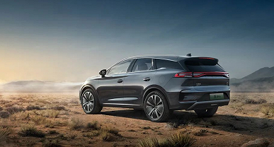 6 или 7 мест, разгон до 100 км/ч за 4,3 с, пробег 215 км на чистом электричестве. BYD показала свой флагманский гибридный кроссовер Tang DM-p изнутри