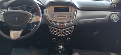 В России продаются китайские седаны FAW Oley образца 2014 года без пробега. За нового восьмилетнего «китайца» просят 800-900 тысяч рублей