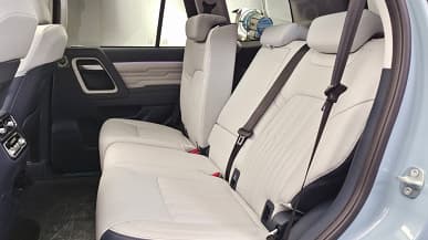 В профиль – Land Cruiser Prado, а анфас – Jeep Grand Cherokee. Представлен большой гибридный внедорожник BAIC BJ60 с запасом хода 1000 км