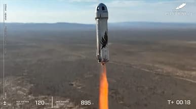 Корабль Blue Origin в пятый раз покатал космических туристов. На этот раз на границе космоса оказались 6 человек, в том числе «первая родившаяся в Мексике женщина»