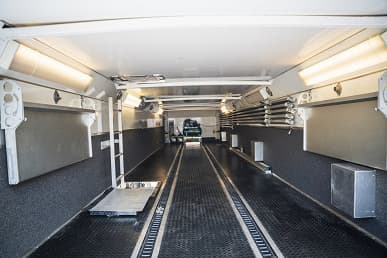 В США представили автодом за 425 000 долларов с гаражом на два автомобиля