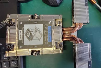 Гигантский процессор AMD засветился на фото. CPU Epyc поколения Genoa выйдут в конце года