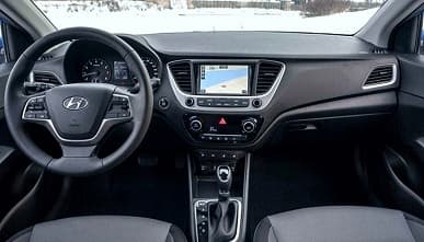 «Ручка всё равно по длине как на КаМАЗе» — новую Lada Vesta сравнили со старой и с Hyundai Solaris предыдущего поколения