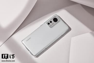 Упаковка, комплект поставки и сам смартфон со всех сторон: компактный флагман Xiaomi 12S показали вживую