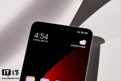 Упаковка, комплект поставки и сам смартфон со всех сторон: компактный флагман Xiaomi 12S показали вживую