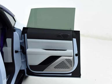 600 л.с., разгон до 100 км/ч за 3,8 с, запас хода 700 км, полноуправляемое шасси и дизайн в стиле кибрепанк. Показана финальная версия HiPhi Z – пожалуй, самого необычного электрического седана