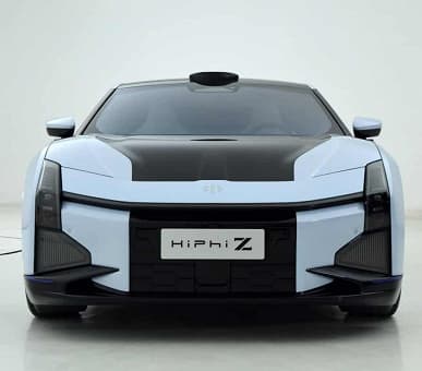 600 л.с., разгон до 100 км/ч за 3,8 с, запас хода 700 км, полноуправляемое шасси и дизайн в стиле кибрепанк. Показана финальная версия HiPhi Z – пожалуй, самого необычного электрического седана