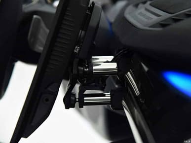 600 л.с., разгон до 100 км/ч за 3,8 с, запас хода 700 км, полноуправляемое шасси и дизайн в стиле кибрепанк. Показана финальная версия HiPhi Z – пожалуй, самого необычного электрического седана