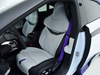 600 л.с., разгон до 100 км/ч за 3,8 с, запас хода 700 км, полноуправляемое шасси и дизайн в стиле кибрепанк. Показана финальная версия HiPhi Z – пожалуй, самого необычного электрического седана