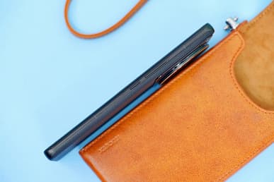 Огромная коробка, чехол и кожаный футляр. Комплект поставки Xiaomi 12S Ultra показали на фото