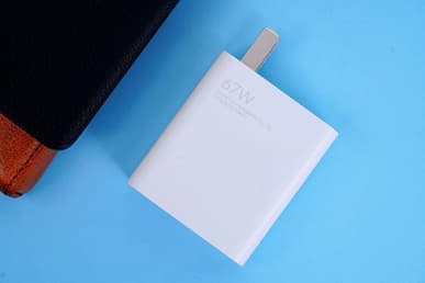 Огромная коробка, чехол и кожаный футляр. Комплект поставки Xiaomi 12S Ultra показали на фото