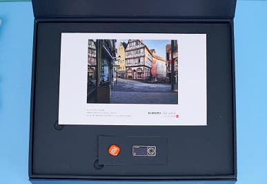 Огромная коробка, чехол и кожаный футляр. Комплект поставки Xiaomi 12S Ultra показали на фото