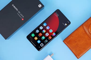Огромная коробка, чехол и кожаный футляр. Комплект поставки Xiaomi 12S Ultra показали на фото