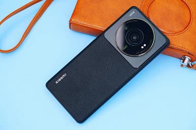 Огромная коробка, чехол и кожаный футляр. Комплект поставки Xiaomi 12S Ultra показали на фото