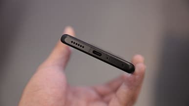 Xiaomi 12S Ultra с огромным выступом камеры показали вживую со всех сторон