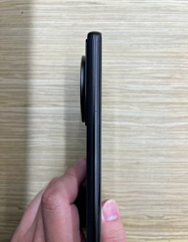 Xiaomi 12S Ultra с огромным выступом камеры показали вживую со всех сторон