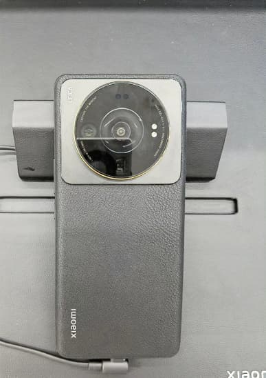 Xiaomi 12S Ultra с огромным выступом камеры показали вживую со всех сторон