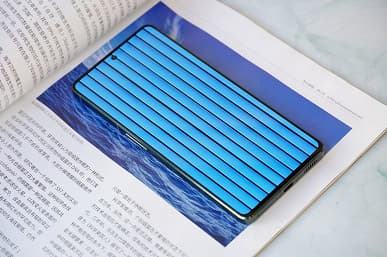 «Исчезающий флагман» Nubia Z40S Pro с крошечной рамкой показали на живых фото сразу после анонса