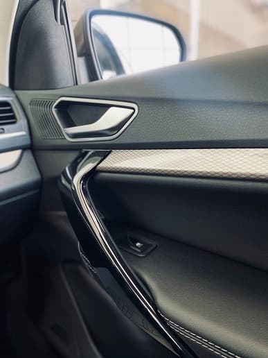 Названы цены на новые Lada Vesta. Качественные живые фотографии