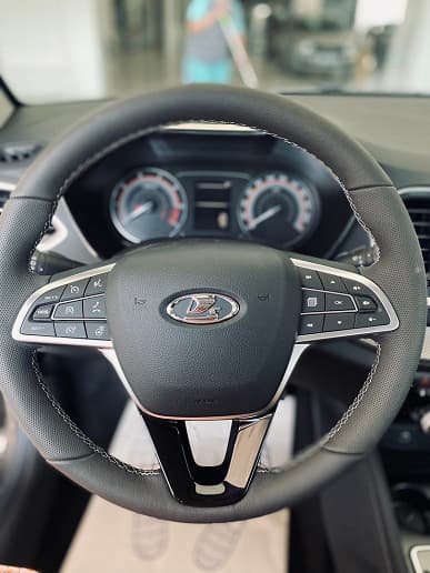 Названы цены на новые Lada Vesta. Качественные живые фотографии