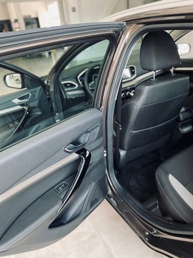 Названы цены на новые Lada Vesta. Качественные живые фотографии