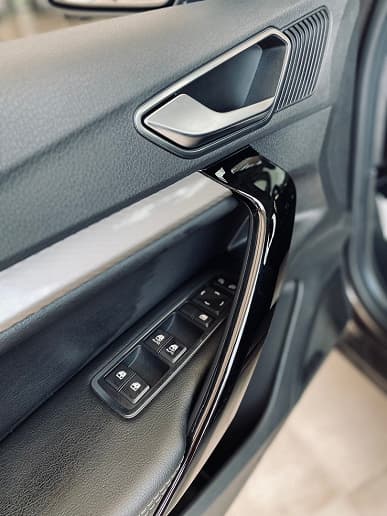 Названы цены на новые Lada Vesta. Качественные живые фотографии