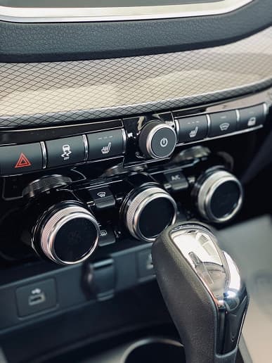 Названы цены на новые Lada Vesta. Качественные живые фотографии