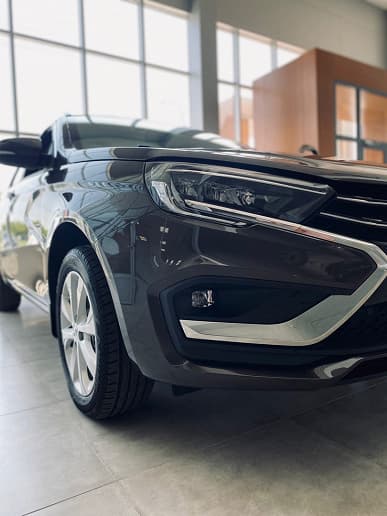 Названы цены на новые Lada Vesta. Качественные живые фотографии