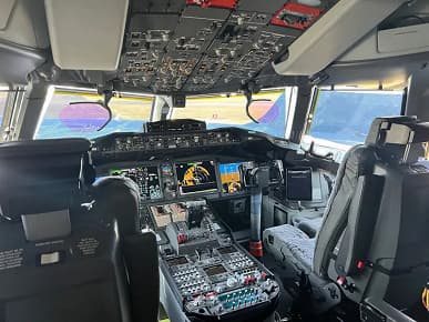 Фотогалерея дня: так тестируют самый большой в мире пассажирский авиалайнер — Boeing 777X, оснащенный складывающимися законцовками крыла