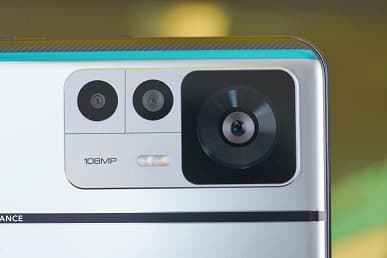 Лучшую версию топового флагмана Redmi и его комплект поставки показали вживую