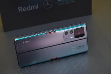 Лучшую версию топового флагмана Redmi и его комплект поставки показали вживую