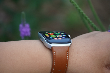 AMOLED LTPO, eSIM, NFC, датчики ЧСС, SpO2, ЭКГ, до 120 часов без подзарядки. Первые в мире умные часы на SoC Snapdragon W5 Gen 1 позируют вживую со всех сторон