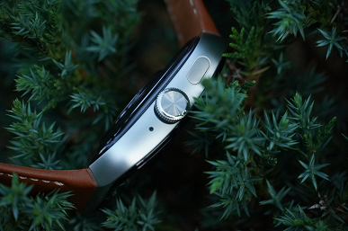 AMOLED LTPO, eSIM, NFC, датчики ЧСС, SpO2, ЭКГ, до 120 часов без подзарядки. Первые в мире умные часы на SoC Snapdragon W5 Gen 1 позируют вживую со всех сторон