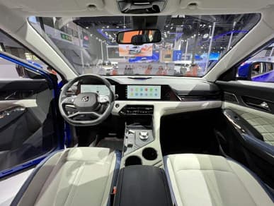 В Китае представлен перспективный «Москвич»? На автосалоне в Чэнду дебютировал 7-местный кроссовер Sehol X8 Plus за 14 500 долларов