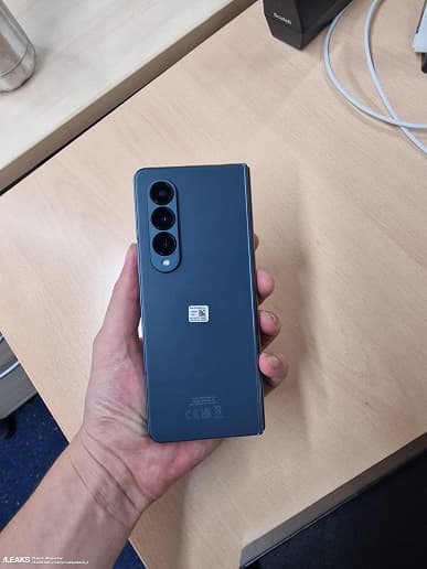 Samsung Galaxy Z Fold 4 и Galaxy Z Flip 4 показали на живых фото за четыре дня до анонса