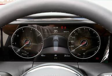 Мощно, богато и очень дорого. В Китае поступил в продажу огромный внедорожник Hongqi LS7 – с двигателем V8, длиной 5,7 м, отделкой натуральной кожей и деревом и ценой 216 000 долларов