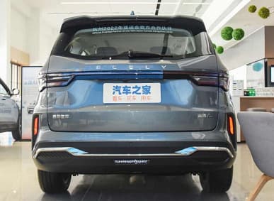 Современный 7-местный минивэн с богатым оснащением за 17 300 долларов. Geely Jiaji L поступил в продажу в Китае