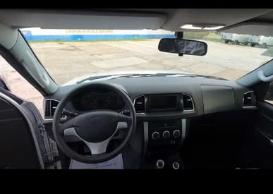 Со старым рулем, без подушек безопасности и ABS. «Ободранный» УАЗ «Патриот» показали на фото