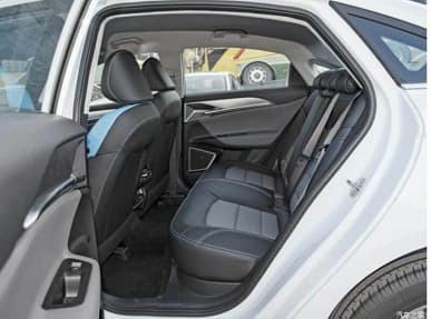 Один из самых доступных полноразмерных электрических седанов, да ещё и с операционной системой Huawei HarmonyOS. За Geely Geometry G6 в Китае просят от 21 200 долларов