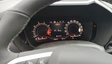 Топовую версию Lada Vesta NG с двумя работающими экранами показали на живых фото