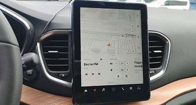 Топовую версию Lada Vesta NG с двумя работающими экранами показали на живых фото