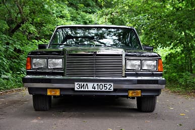 За последний новый ЗИЛ-41052 просят 18 миллионов рублей. На таком ездили Горбачев и Ельцин