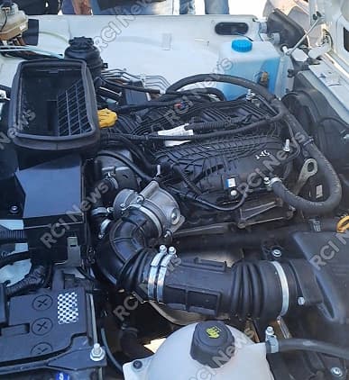 Оригинальный руль, рычаг «раздатки» от Niva Travel, новый центральный тоннель. Фото салона прототипа Lada Niva Sport