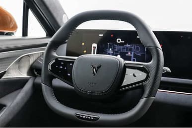 510 л.с, полный привод и запас хода до 730 км. В Китае началось массовое производство большого люксового седана Voyah Zhuiguang – ждем его в России?