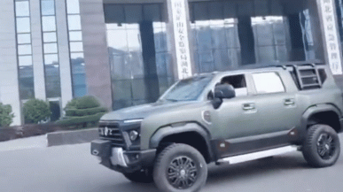 Гораздо круче Toyota Sequoia. Огромный внедорожник Dongfeng Warrior M20 заметили на дорогах Китая, он может получит дизельный двигатель объемом 6,7 л