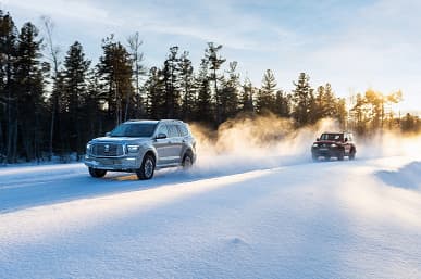 «Танки» грязи не боятся. Внедорожники Tank 300 и Tank 500 протестировали российским бездорожьем перед стартом продаж, им также добавили ряд опций